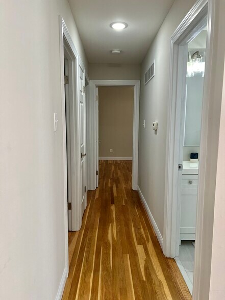 Building Photo - 417 Wenneker Dr