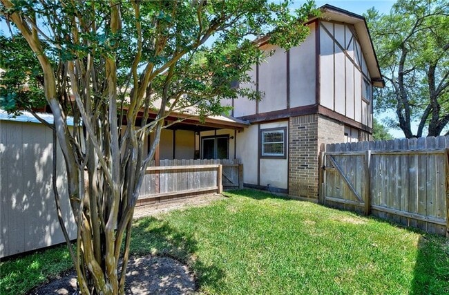 Building Photo - 6016 Westcreek Dr