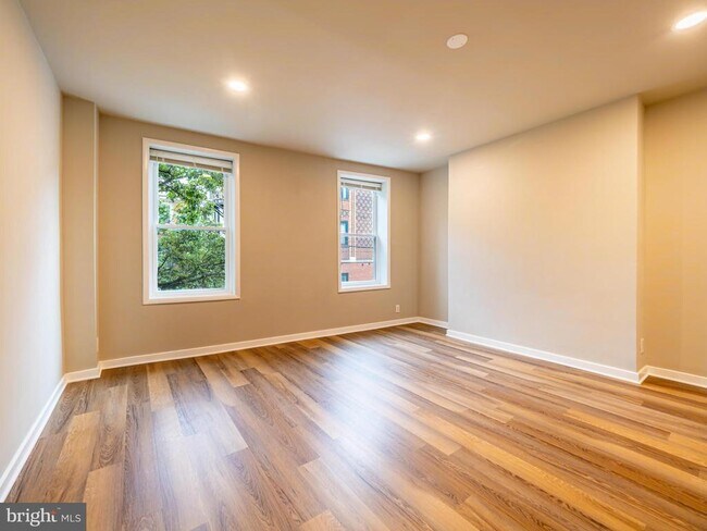 Building Photo - 161 Brown St