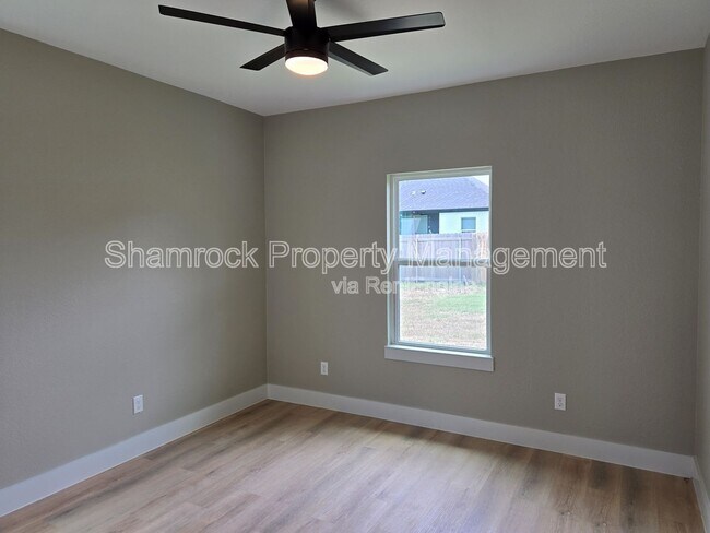 Building Photo - 9904 Ridings Dr