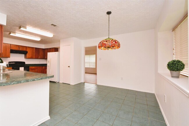 Building Photo - 3315 Honey Creek Dr