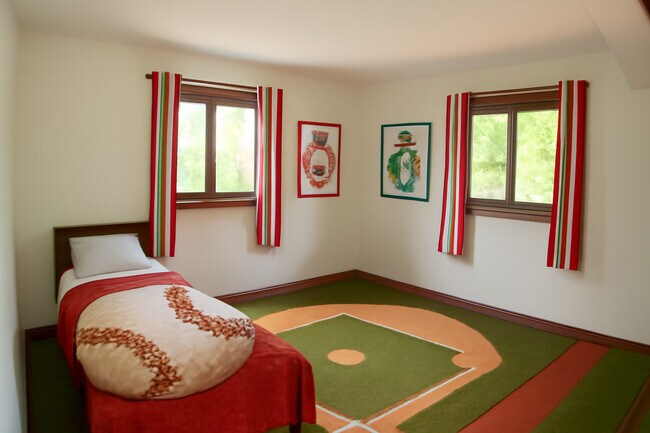 Building Photo - 44 Kingston Dr