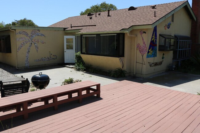 Building Photo - Beautiful 4-bedroom 2 bath Carpinteria hom...