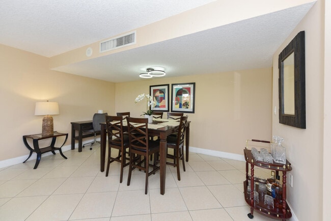 Building Photo - 4200 N Ocean Dr