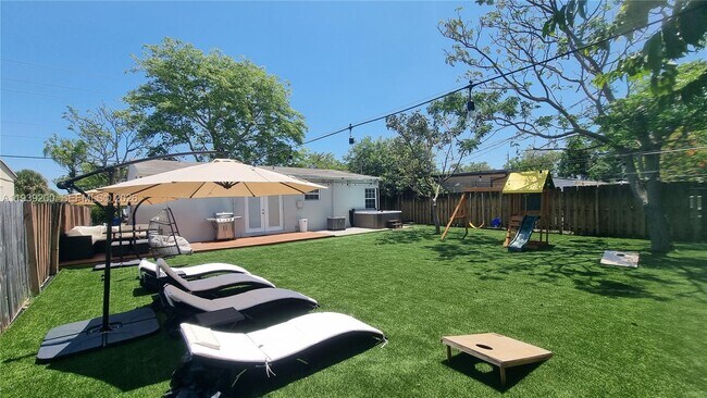 Building Photo - 5157 NE 6th Ave