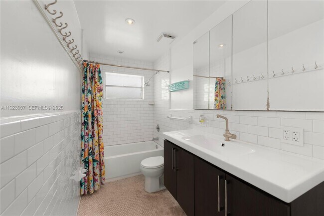 Building Photo - 750 Michigan Ave