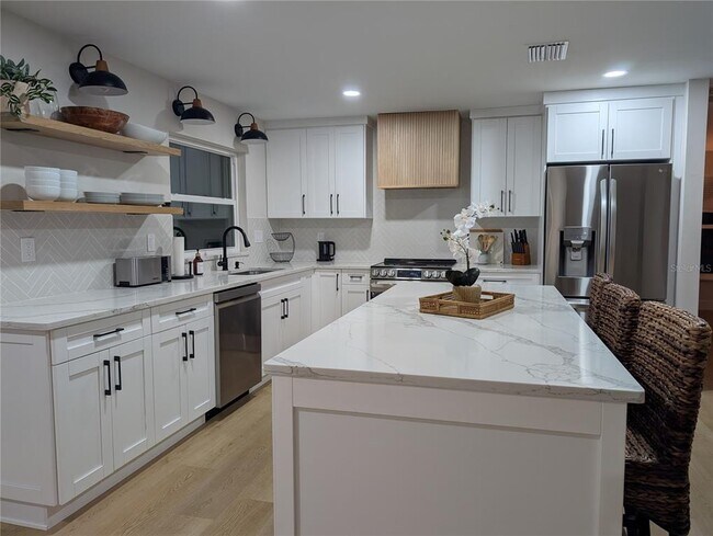 Building Photo - 1455 Fairway Dr