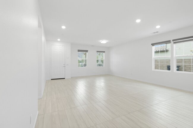 Building Photo - 3511 Pear Ct