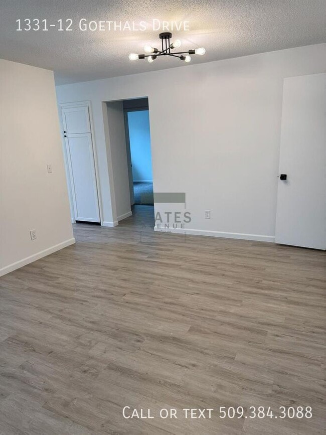Building Photo - 1331 Goethals Dr