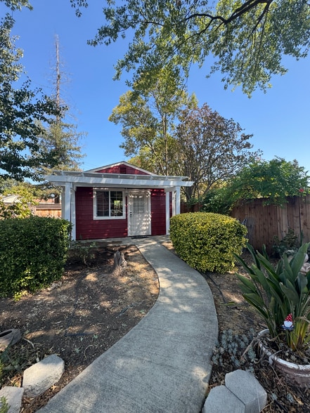 Building Photo - 2600 Andrade Way
