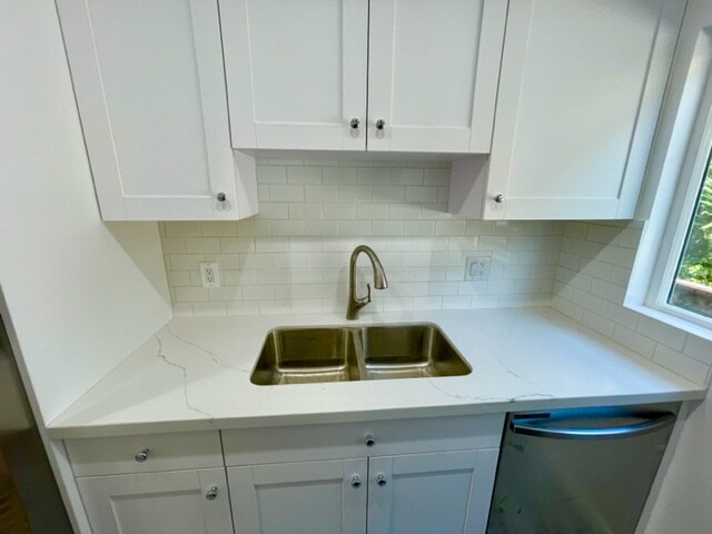 Building Photo - 2140 Beachwood Dr