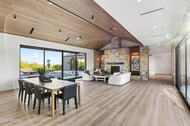 Building Photo - 9067 E Rimrock Dr