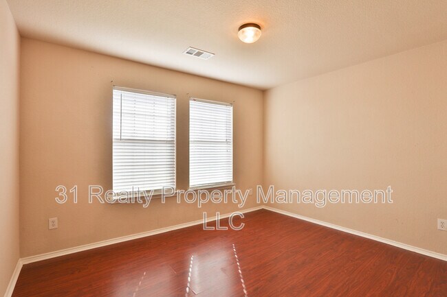 Building Photo - 3108 Kennedy Dr