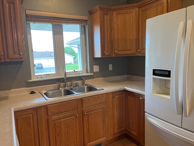 Building Photo - 3 Bedroom, 3 Bath Duplex in Greenville