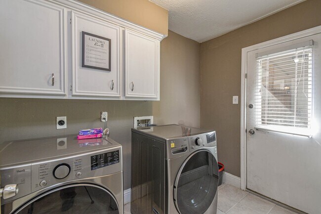 Building Photo - 11307 Canyon Trail Dr