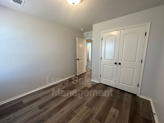 Building Photo - 15749 Potomac Dr