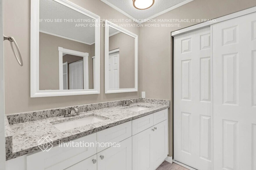 Building Photo - 11911 Hickorynut Dr