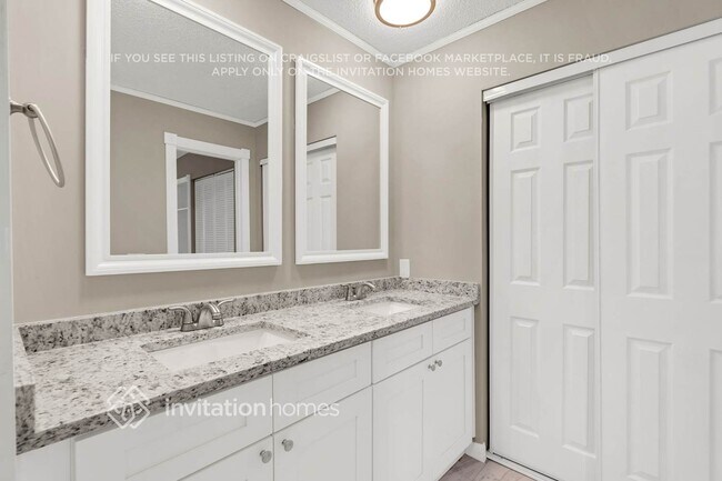 Building Photo - 11911 Hickorynut Dr