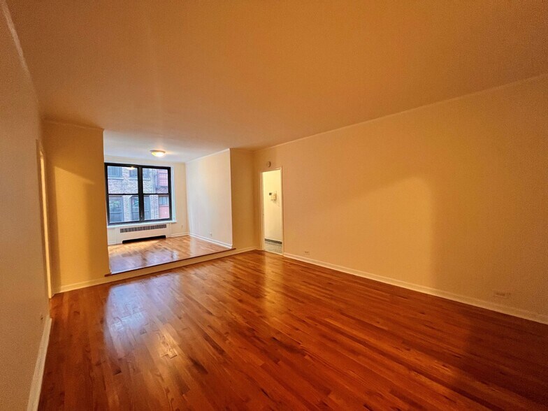 Building Photo - 124 E 24th St