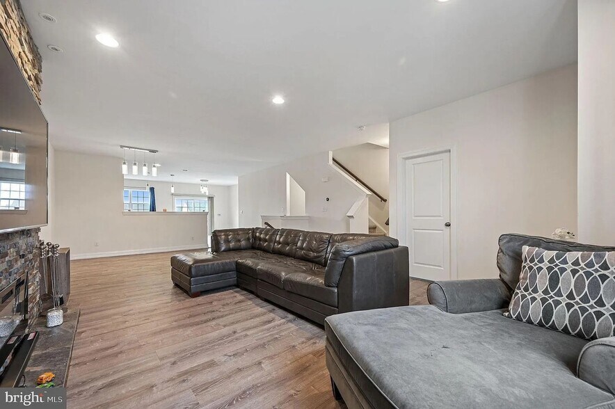 Building Photo - 1340 Carrick Ct