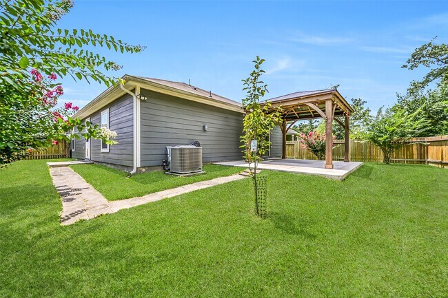 Building Photo - 23144 Shakespeare Dr