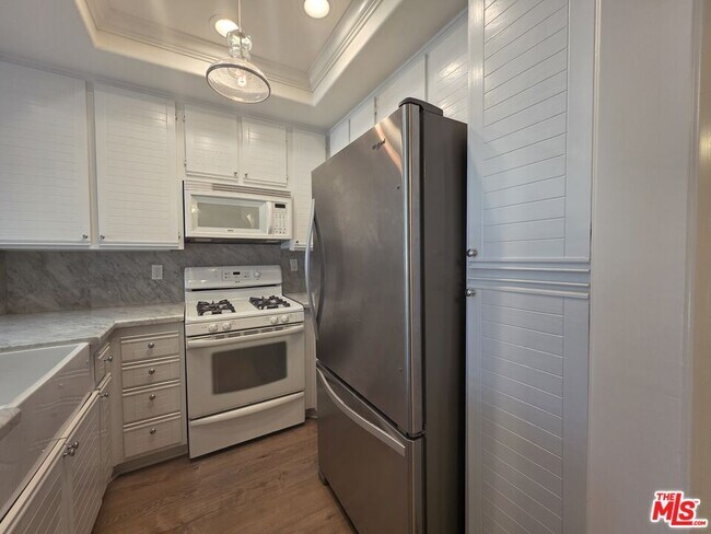 Building Photo - 8505 Gulana Ave