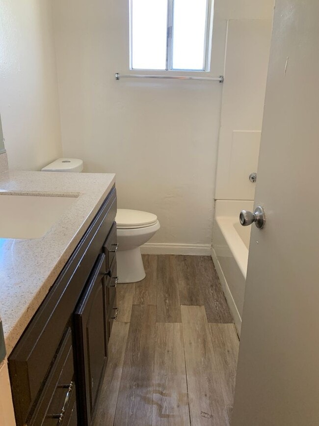 Building Photo - MI3616