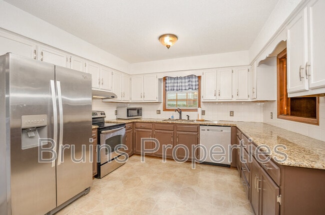 Building Photo - 229 Creekwood Dr