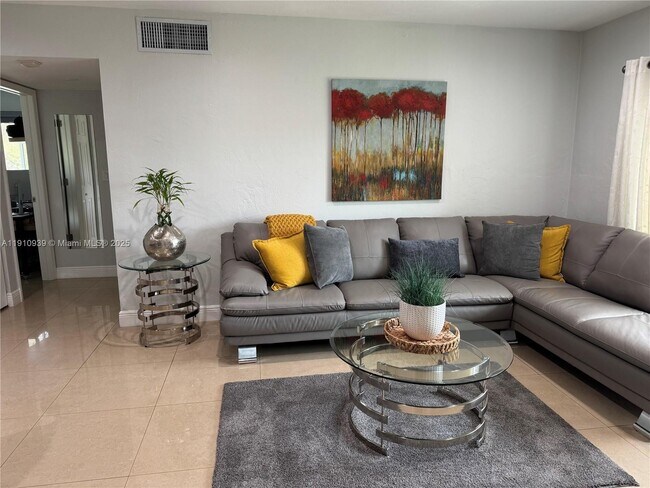 Building Photo - 14036 SW 90th Ave