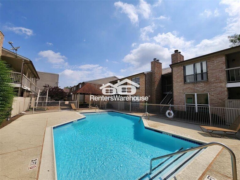 Building Photo - 2110 Wilcrest Dr