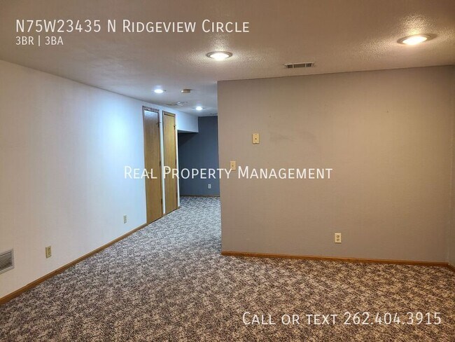 Building Photo - N75W23435 N Ridgeview Cir