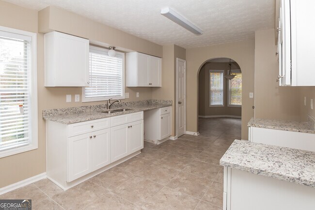 Building Photo - 127 Kingswood Dr