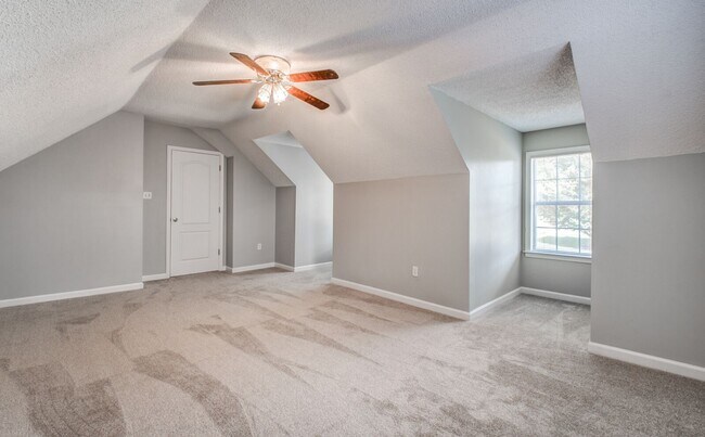 Building Photo - 9461 Hickory Dr
