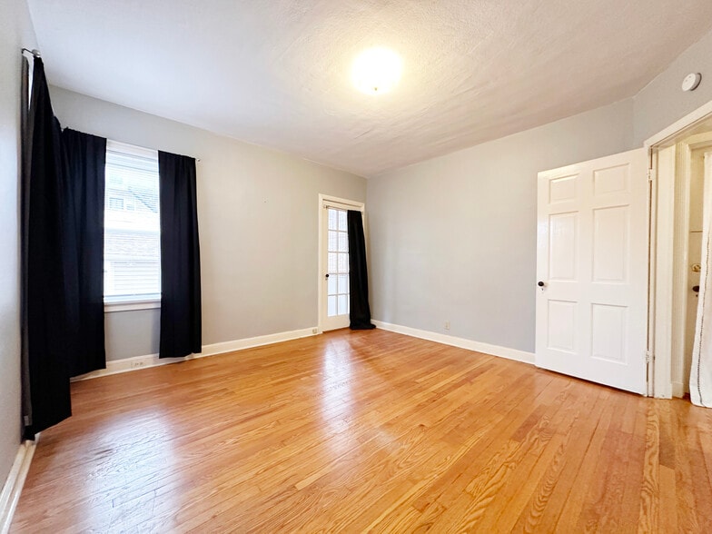 Building Photo - 5816 Mardel Ave