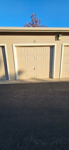 Building Photo - 8405 Pebble Creek Way