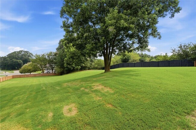 Building Photo - 8205 Applewood Ct