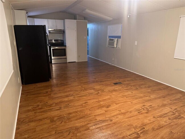 Building Photo - 7920 Sunrunner Dr
