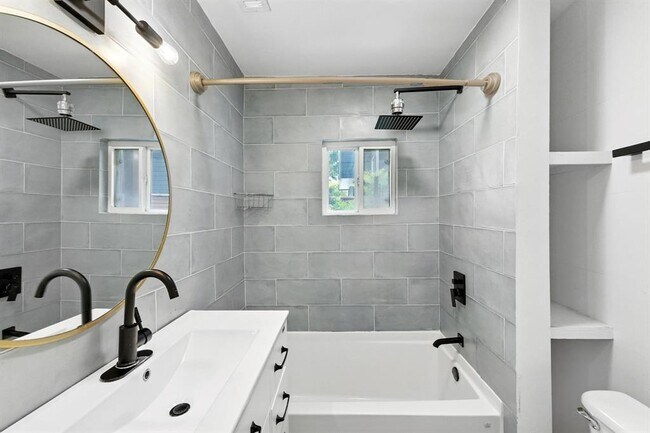 Building Photo - 53 Comal St