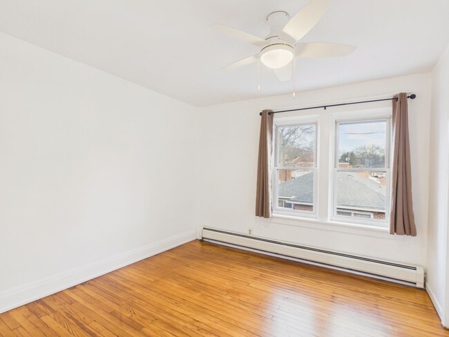 Building Photo - Adorable Single Family on Penn St