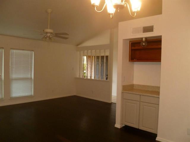 Building Photo - 4444 Hale St