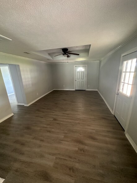 Building Photo - 222 E 38th St