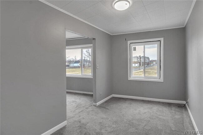 Building Photo - 629 Broadway St