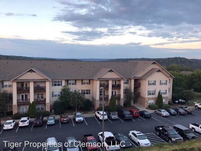 Building Photo - 3 br, 3 bath House - 1301 Harts Ridge Dr