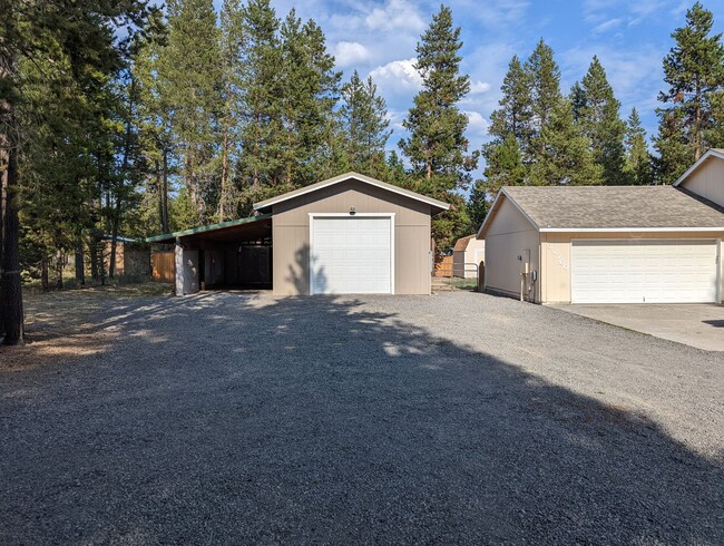 Building Photo - Beautiful 4 Bedroom Home on Acreage in La ...