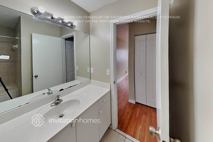 Building Photo - 5927 SW 163rd Ave