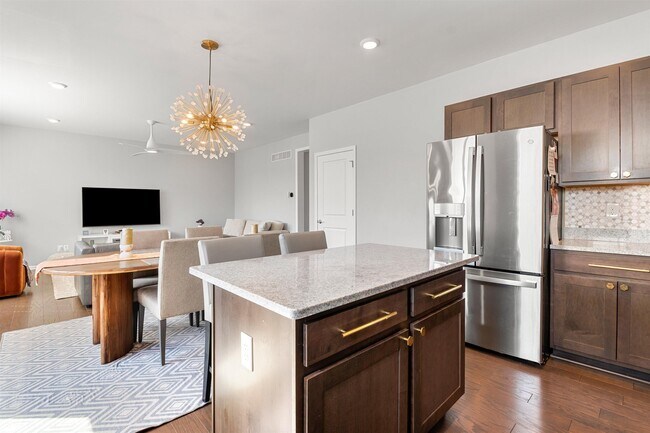 Building Photo - 2136 Wiltshire Dr