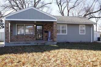 Building Photo - Fully updated 5 bd/ 2 Ba Home