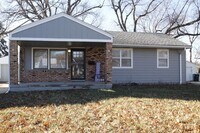 Building Photo - Fully updated 5 bd/ 2 Ba Home