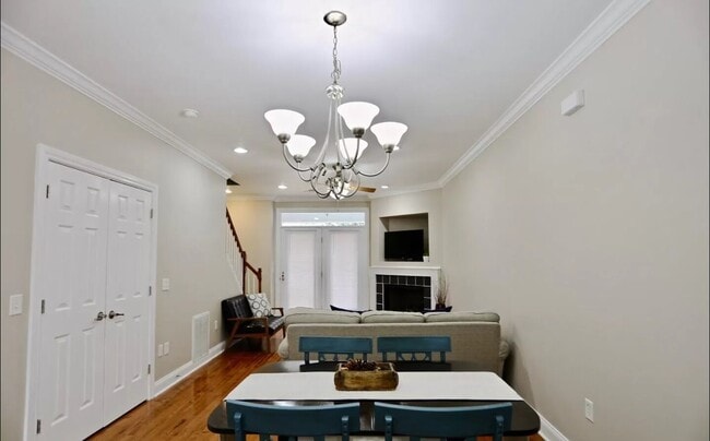 Building Photo - 250 E Delaware Ave