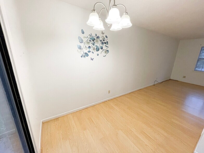 Building Photo - 31 Saint Mark Rd